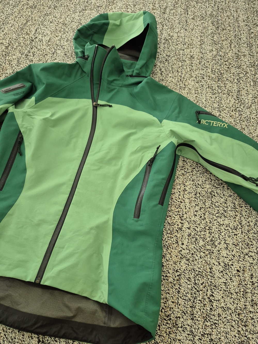 Arc'teryx Women's Two-Tone Green Waterproof Hooded Jacket - Picture 2 of 10